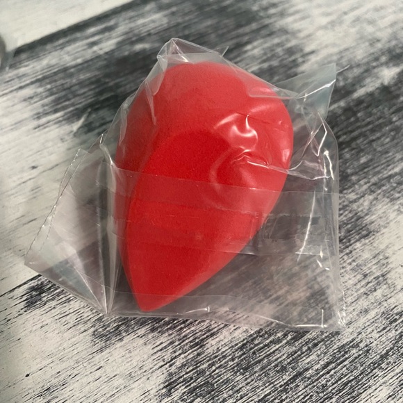 Flirtatious Looks Cosmetics The Perfect Duel: Foundation Travel Set - Picture 3 of 4